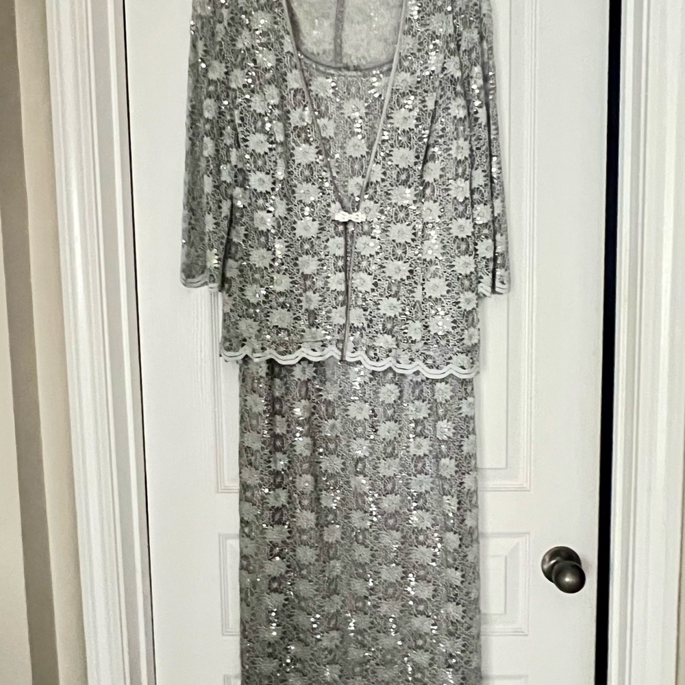 Elegant Silver Lace Dress Set